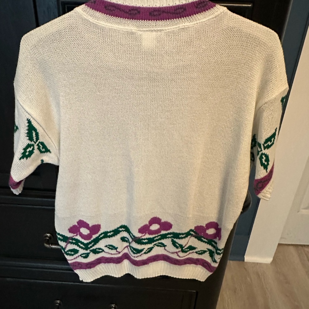 Women's Purple Floral Sweater, size medium - Picture 4 of 4